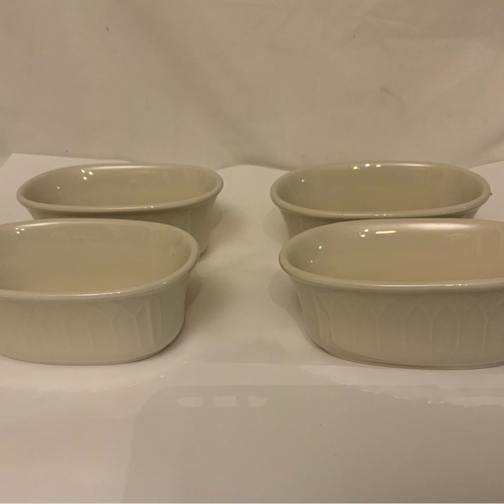 New Homer Laughlin GOTHIC small dip oval Off White Set Of 4 (G27)